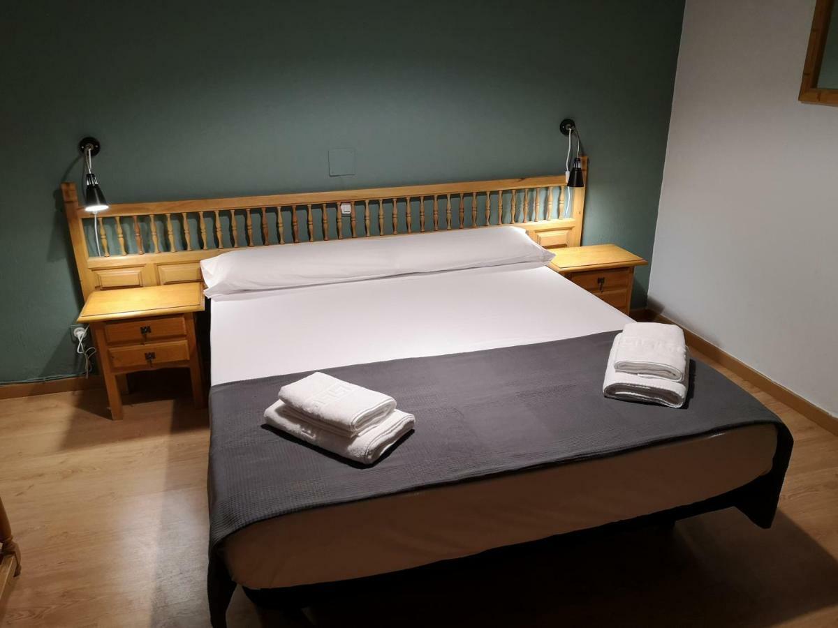 Hostal Becerril Becerril de la Sierra Εξωτερικό φωτογραφία
